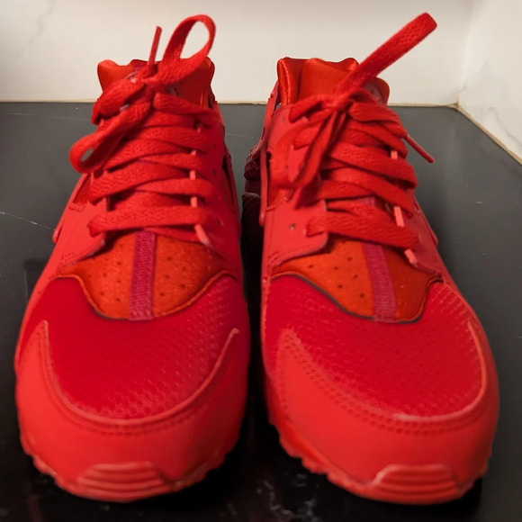 Nike Big Kids' Huarache Run Triple Red Sneakers Size 5.5Y MSRP $110 - Picture 2 of 12